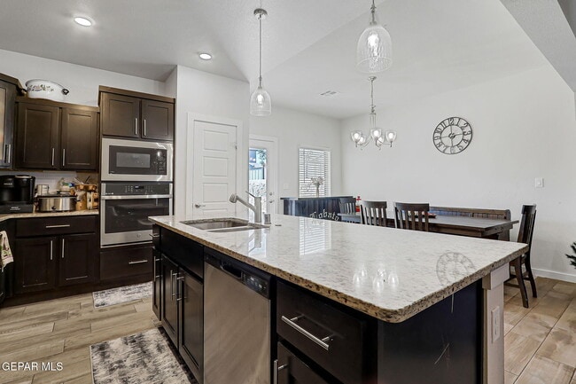 Building Photo - 12622 Zollinger Ave