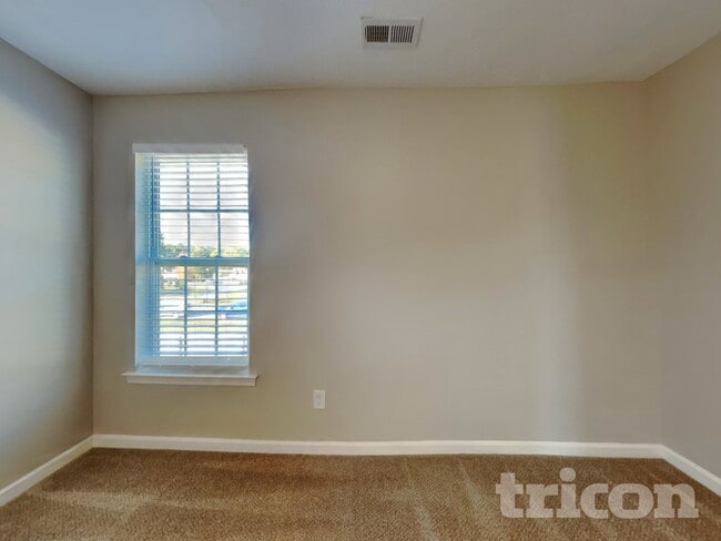 Building Photo - 15 Mossburg Ct