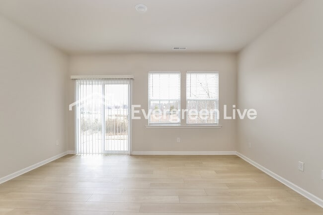 Building Photo - 5543 Hydrangea St