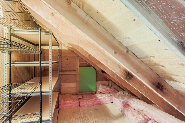 Building Photo - Spacious Bethany Home with Attached Garage, Fenced Yard, Washer/Dryer Included