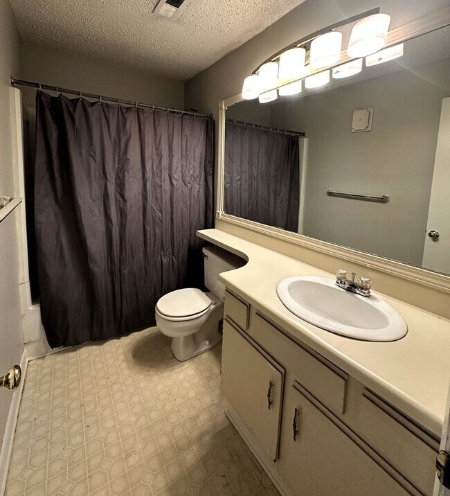 Building Photo - Sweetbriar Condos in North Raleigh - 2 bed...
