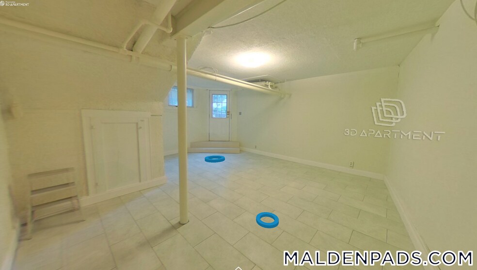 Building Photo - 94 Maple St