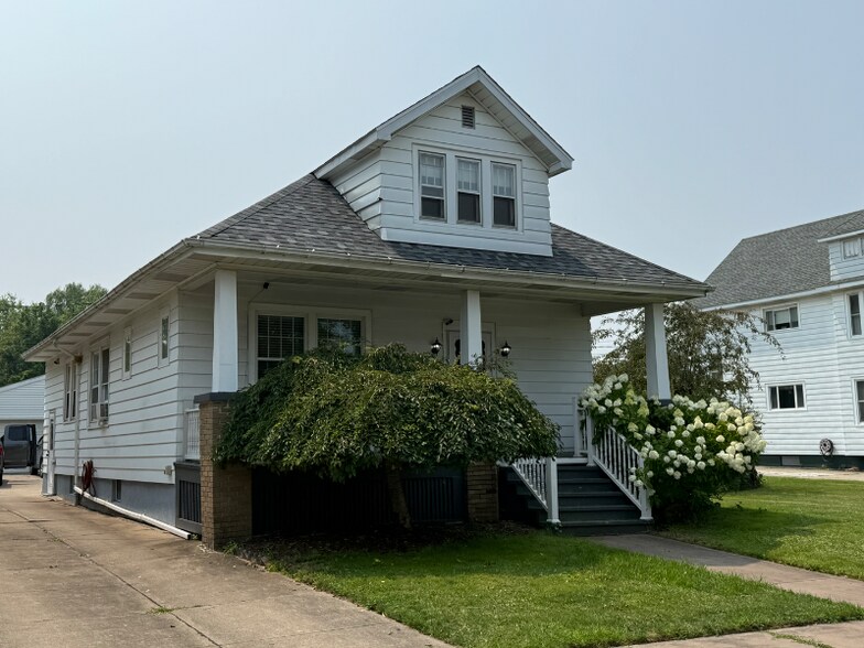 Building Photo - 710 Eleanor Pl