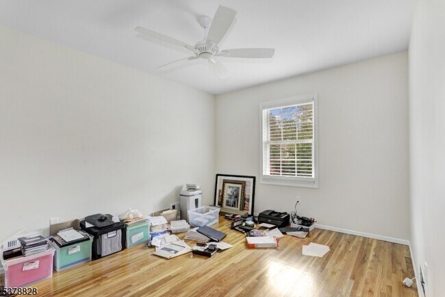 Building Photo - 9 Strawberry Ln