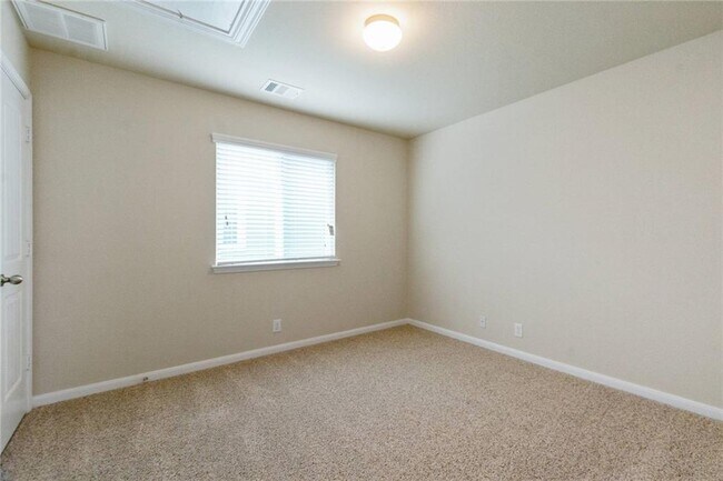 Building Photo - 929 Alamo Plaza Dr