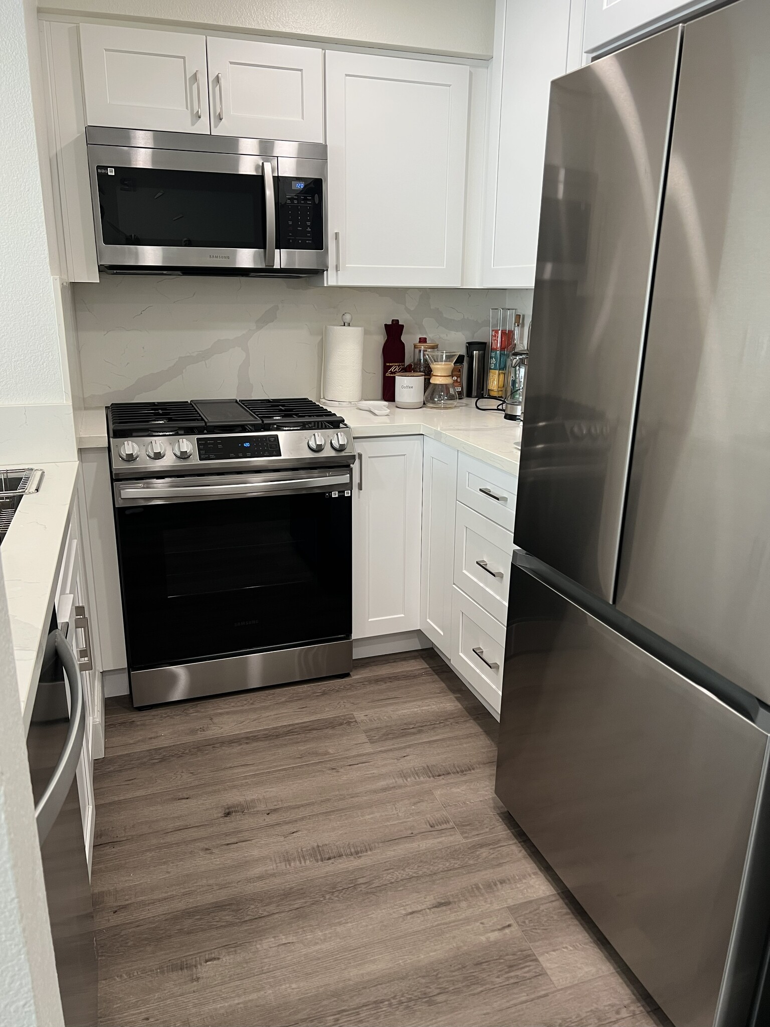 Building Photo - 355 N Maple St