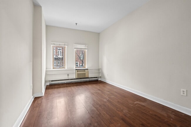 Building Photo - 226 Monroe St