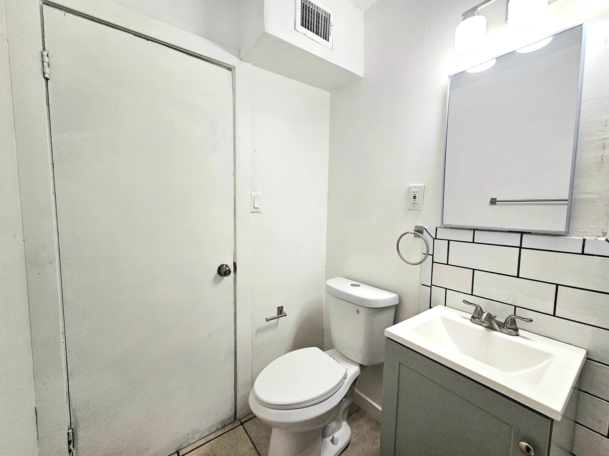 Building Photo - 1731 E Moreland St