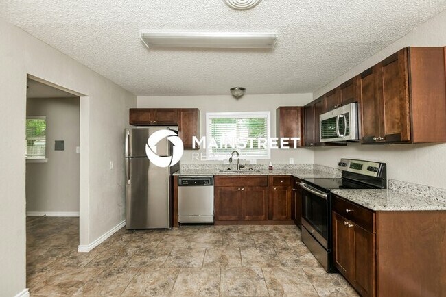 Building Photo - 3 Bedroom Pet-Friendly Home in White Settl...