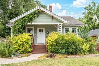 Building Photo - Cute 3 BR Bungalow with Backyard Oasis!