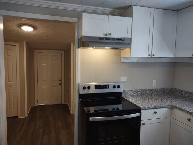 Building Photo - 513 Alford St