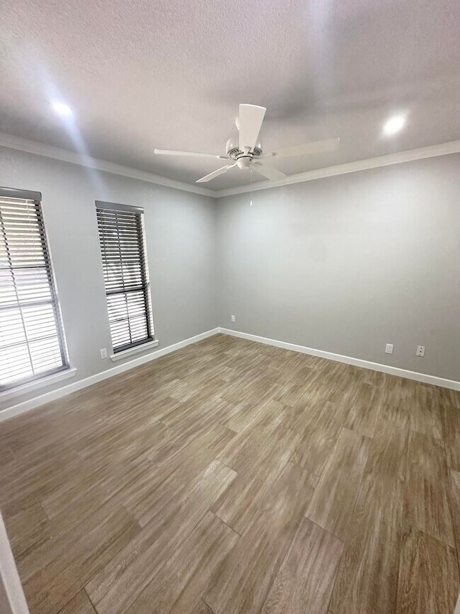 Building Photo - Fully Remodeled 3 Bedroom 2 Bathroom For Rent