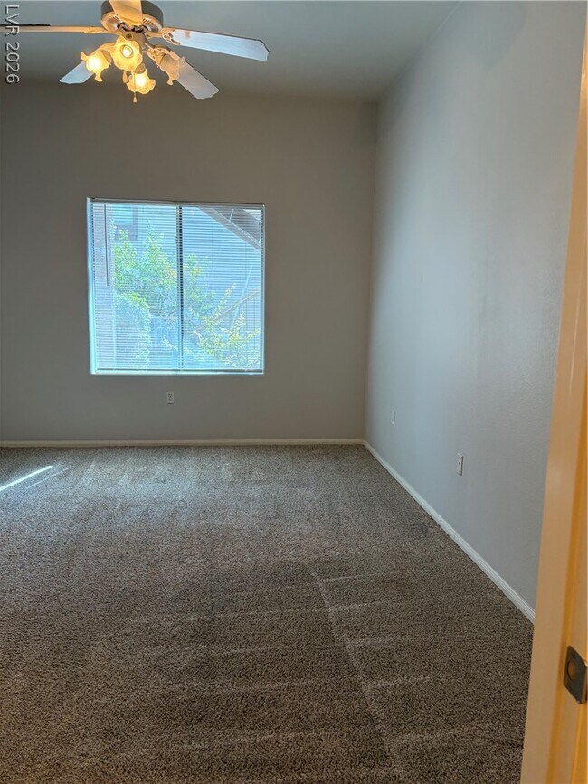 Building Photo - 2305 W Horizon Ridge Pkwy