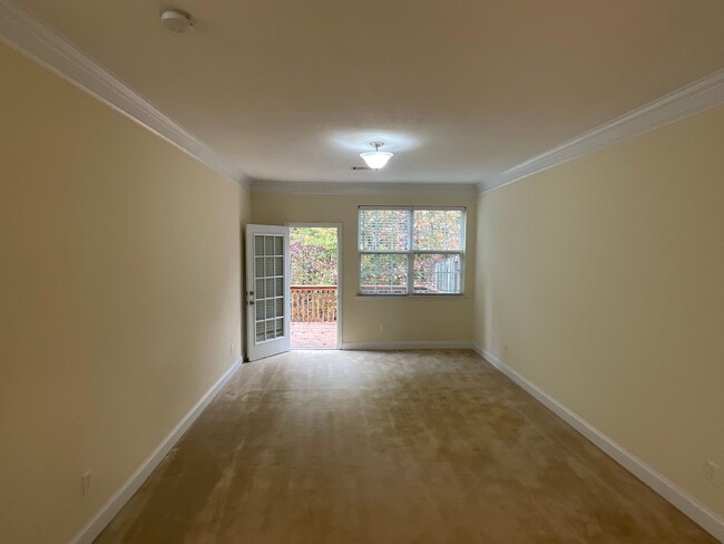 Building Photo - 325 Bowen Falls