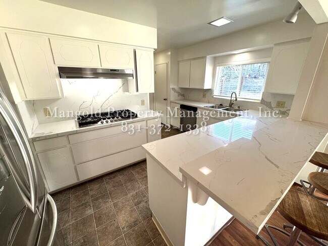 Building Photo - Great Home Located in Monterey Neighborhoo...