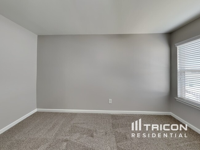 Building Photo - 143 Saye Pl