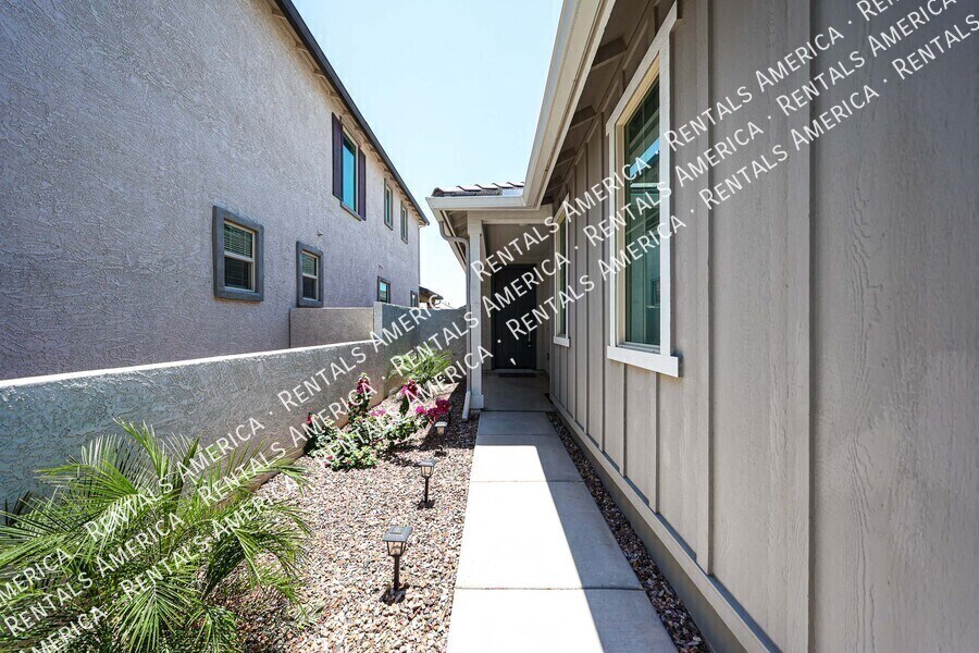 Building Photo - 22603 E Marsh Rd