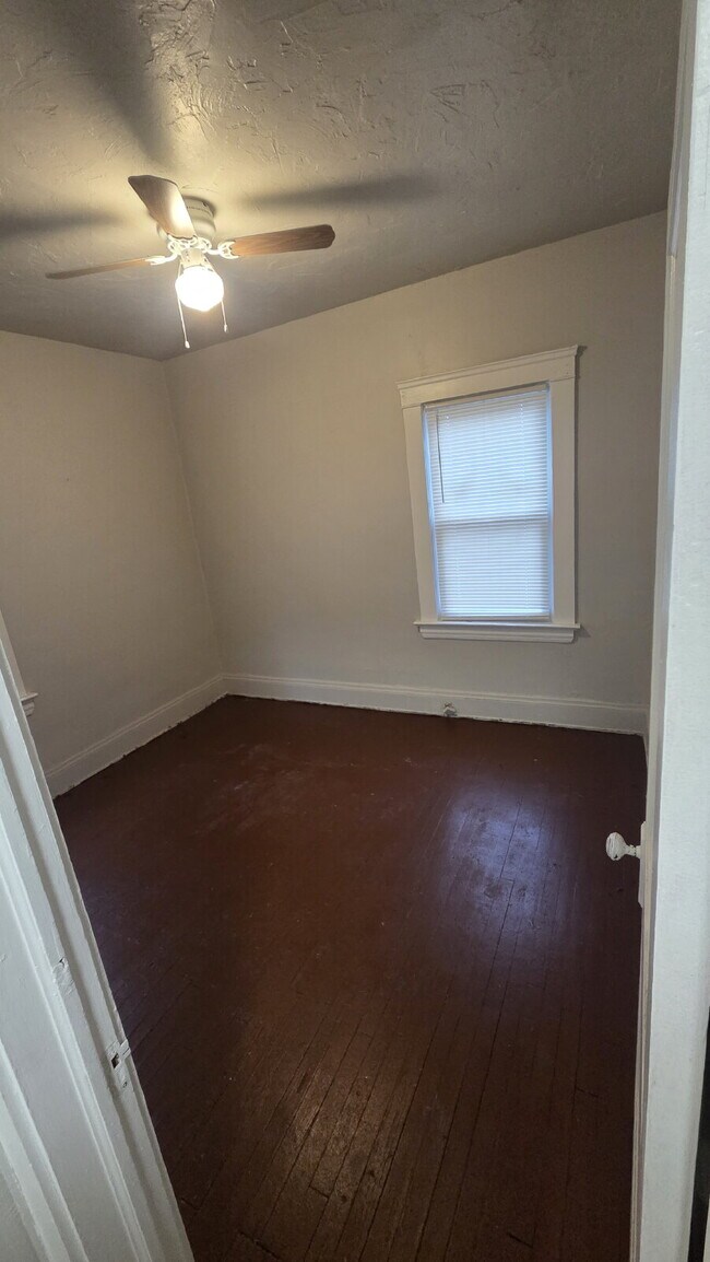 Building Photo - "2-Bedroom with Full Bath - Duplex -Down Unit"