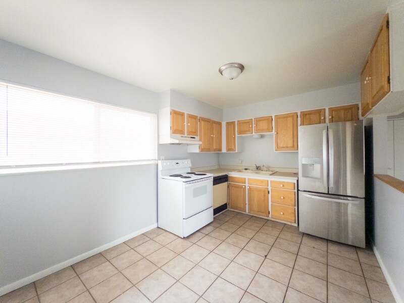 Building Photo - 2136 Friendship Pl