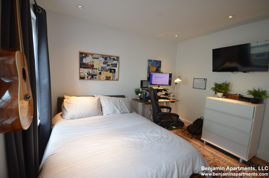 Building Photo - 15 Elmira St