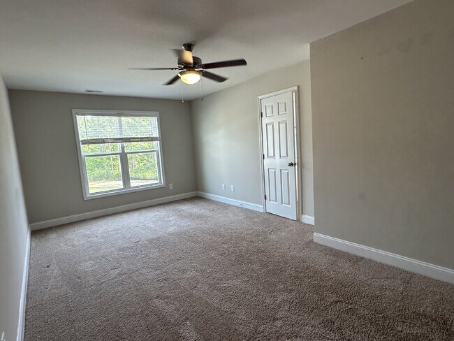 Building Photo - Beautiful 3 Bedroom, 2.5 Bath Home!