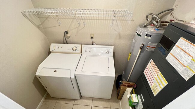 Building Photo - Cozy 2 BD/ 2 BA Apartment in Palm Bay! Washer and Dryer INCLUDED!