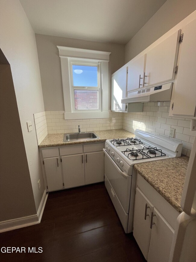 Building Photo - 521 W Missouri Ave