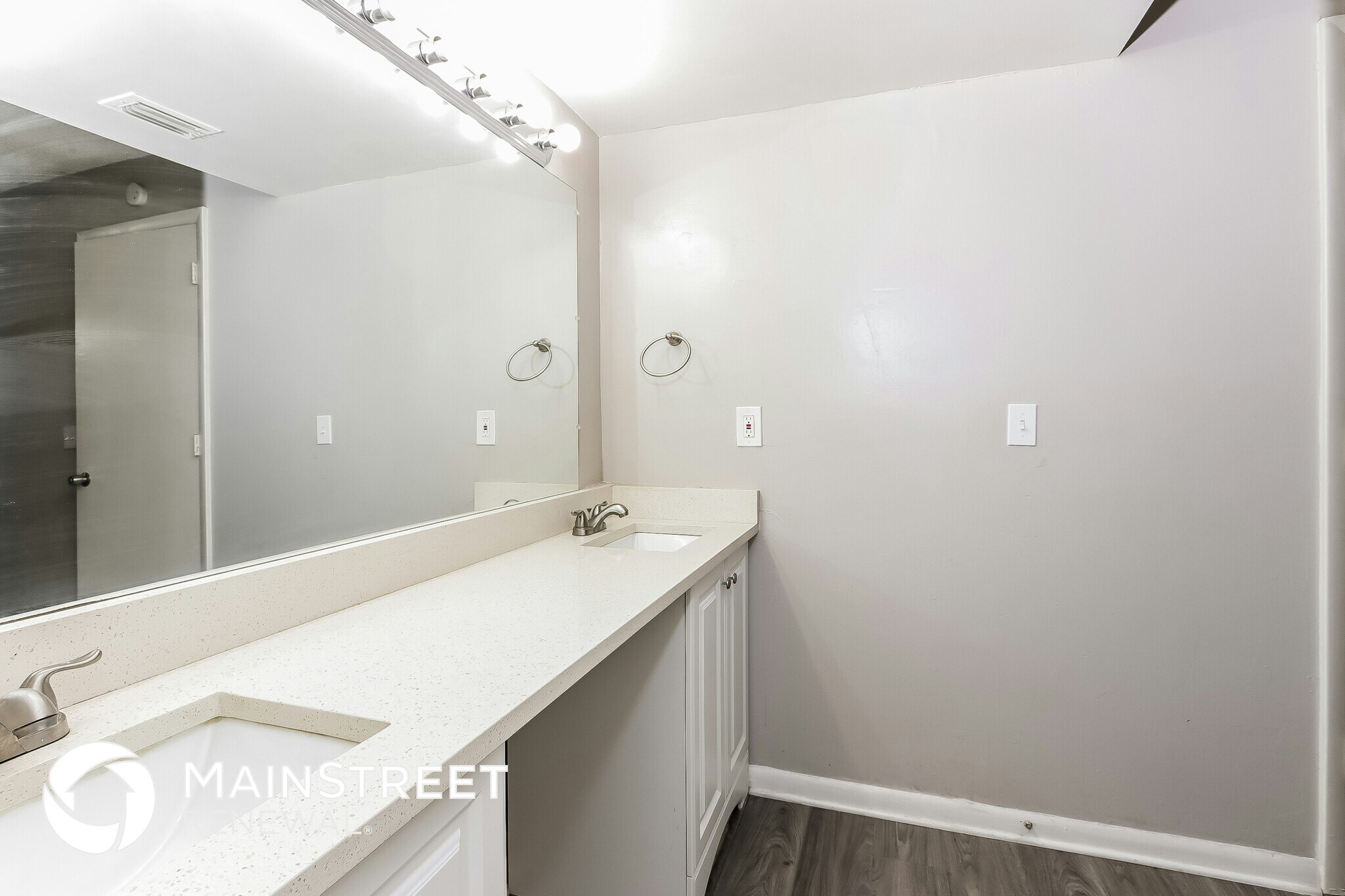 Building Photo - 253 SW Tulip Blvd