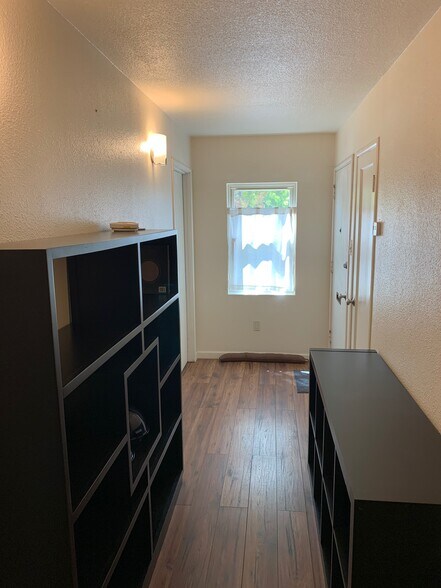 Entrance corridor, 1st floor - 1635 Derby St