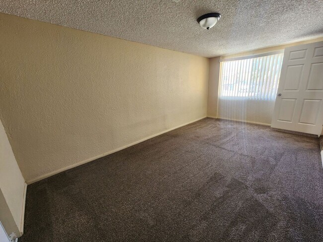Building Photo - 3 Bedroom 1 Bath Coming Soon!