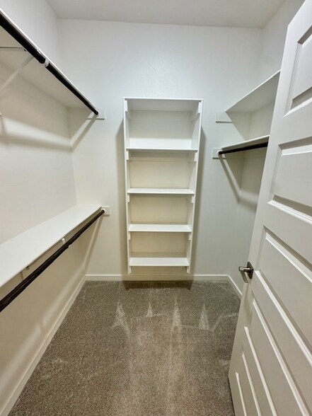 Building Photo - 3909 SW Pecan Cir