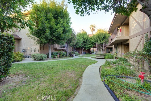 Building Photo - 313 S Almansor St