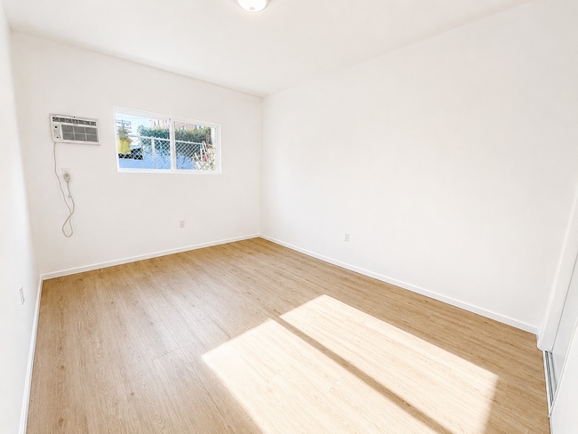 Building Photo - 1274 N Wilton Place