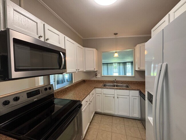 Building Photo - 318 Sprucewood Ln