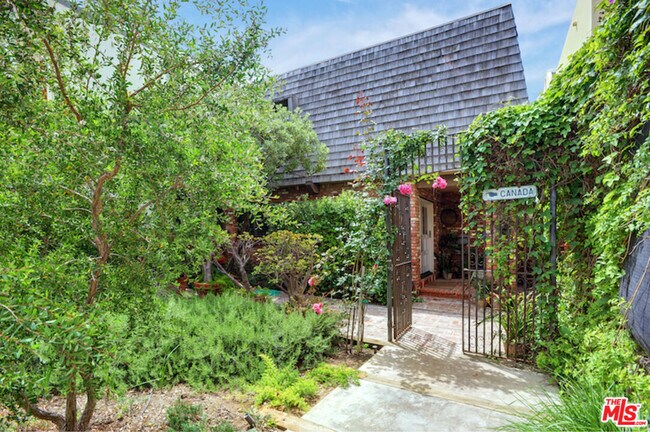 Building Photo - 23752 Malibu Rd