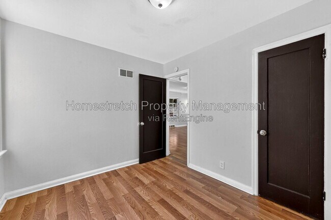 Building Photo - 426 Plaza Ave