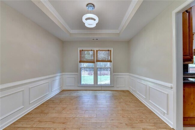Building Photo - 2835 Crestmont Ct