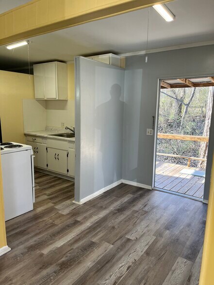 Building Photo - 112 Irwin Cir