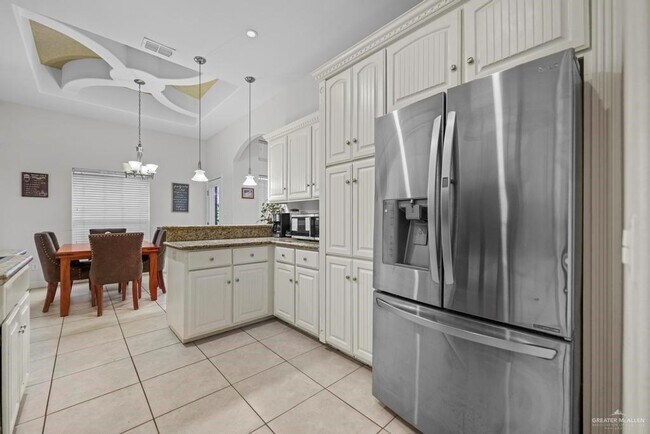 Building Photo - 23 W Arapaho Ave