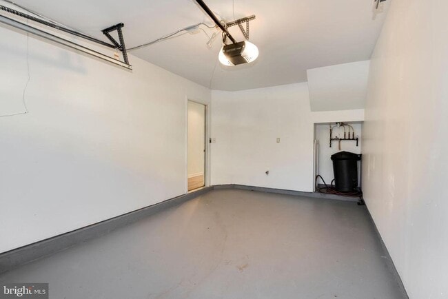 Building Photo - 43 Bank Spring Ct