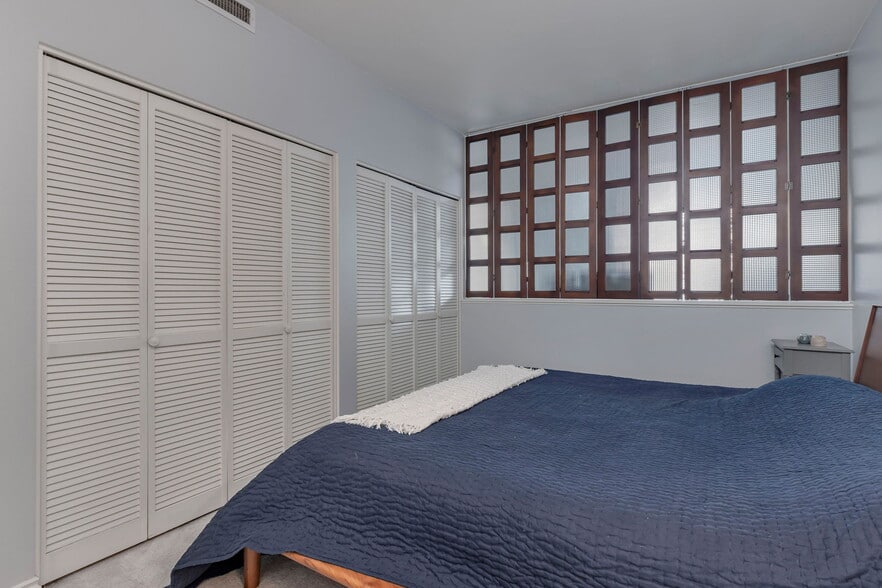 Building Photo - 618 NW 12th Ave