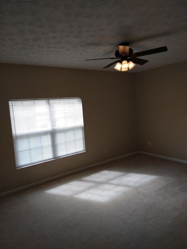 Building Photo - Your Next home is on a quiet cul-de-sac in Beavercreek!