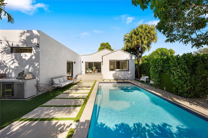 Building Photo - 1520 SW 12th Ave