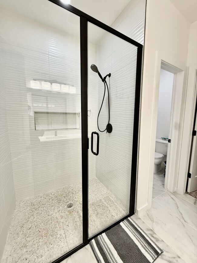 Building Photo - 15052 Destination Ave