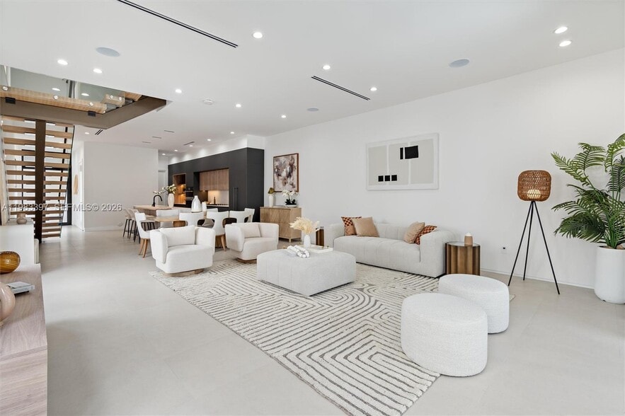 Building Photo - 1410 NE 5th St