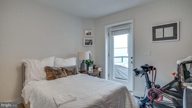 Building Photo - 2003 1st St NW