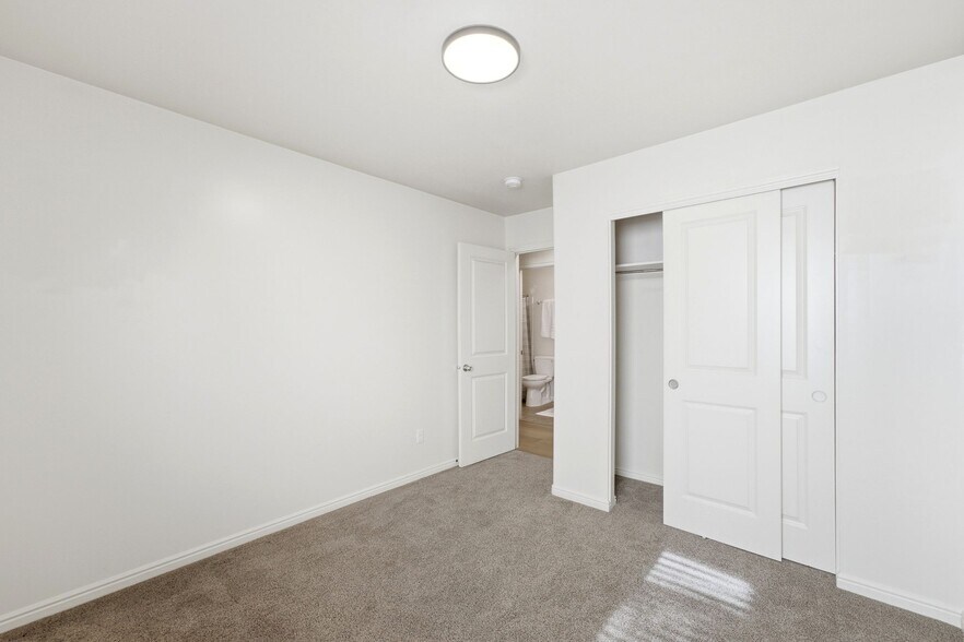 Building Photo - 3687 E Royal Troon Dr