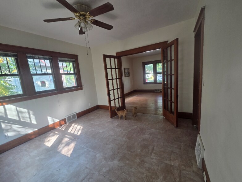 Building Photo - 1907 N Oakley St