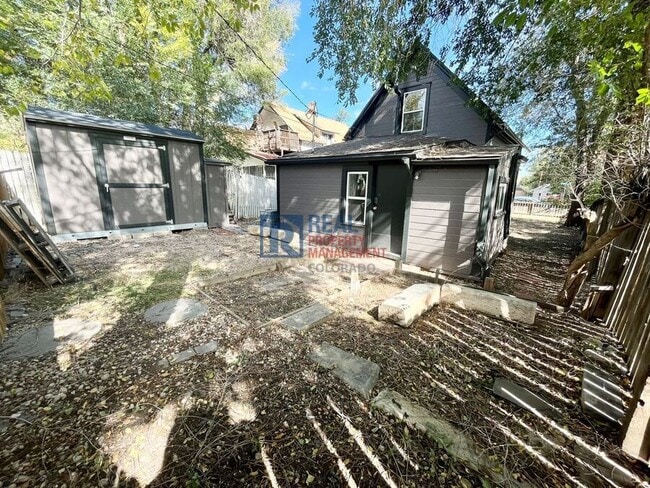 Building Photo - 820 N Spruce St