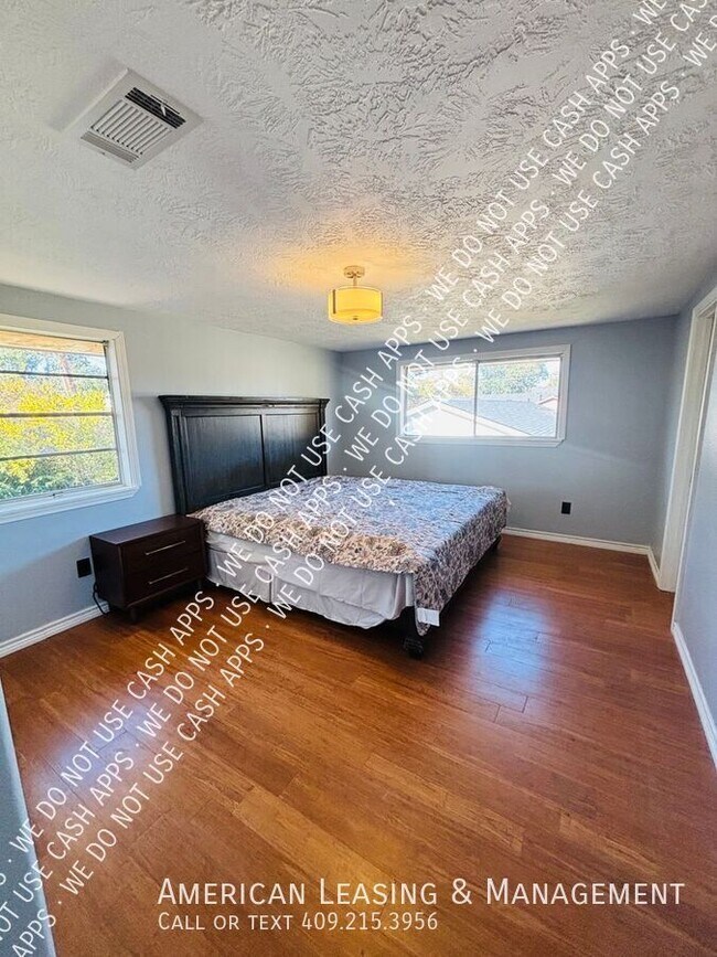 Building Photo - 1385 Howell St